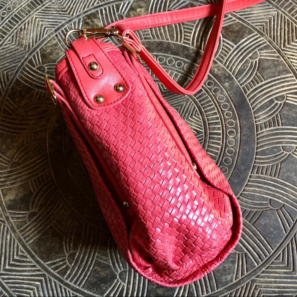 3/$20 JUST MILLIE Woven Pattern Crossbody Bucket Bag Purse Pink